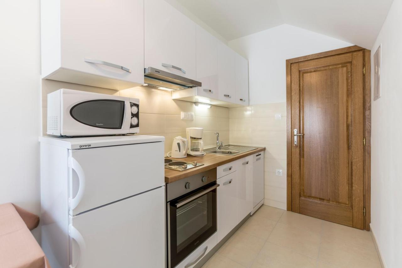 Apartmani Bezmalinovic Bol Exterior foto