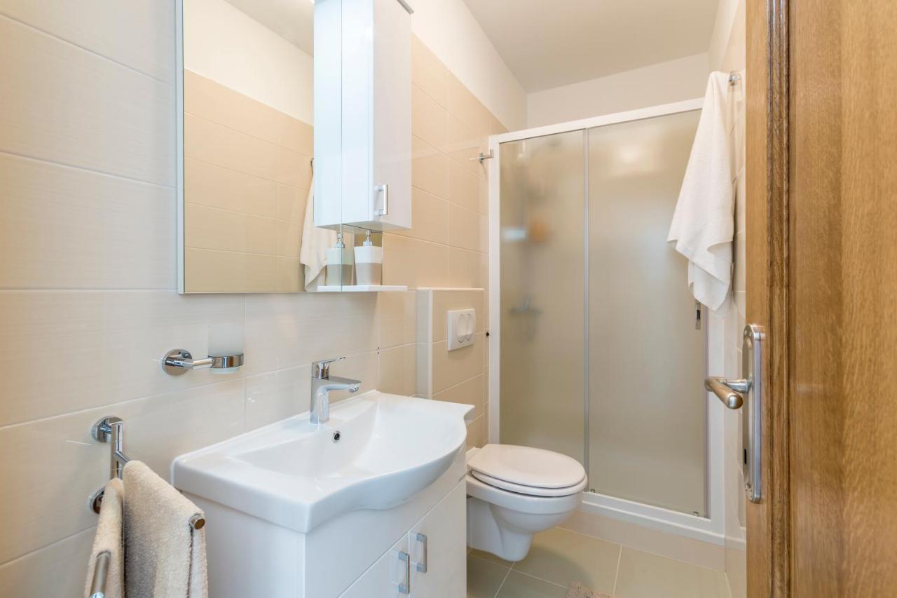 Apartmani Bezmalinovic Bol Exterior foto